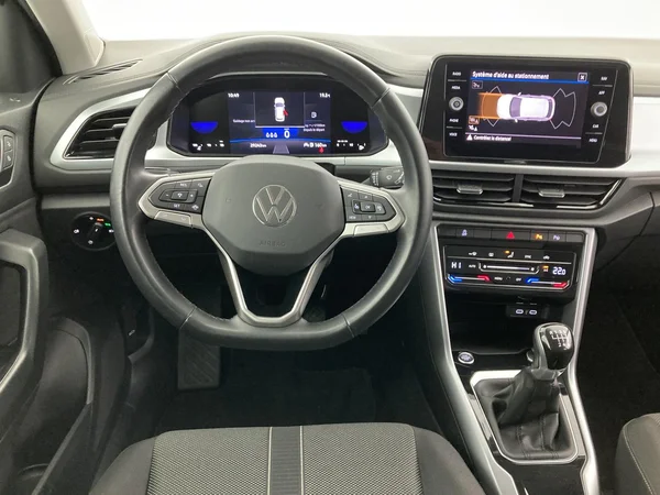 VOLKSWAGEN T-Roc (2024) — foto 31 van 36