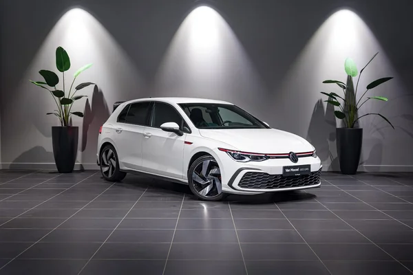 Volkswagen Golf (2020) — foto 23 van 40