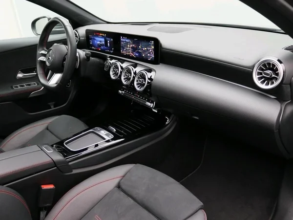 Mercedes-Benz A-Klasse (2024) — foto 12 van 17