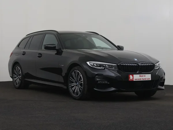 BMW 330 (2022) — foto 27 van 32