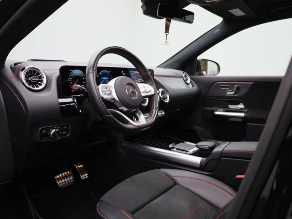 Mercedes-Benz EQA (2021) — foto 31 van 48