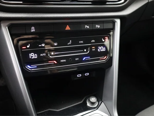 VOLKSWAGEN T-Roc (2022) — foto 8 van 19
