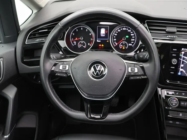 Volkswagen Touran (2021) — foto 7 van 28