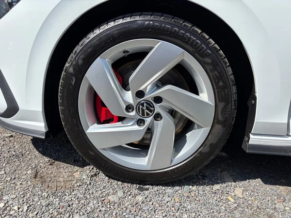 VOLKSWAGEN Golf VIII GTI (2024) — foto 16 van 24