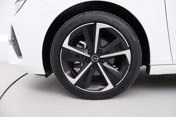 Opel Astra (2024) — foto 2 van 43