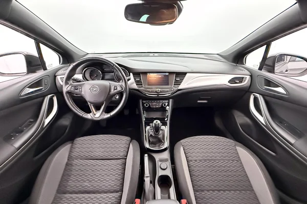 Opel Astra (2021) — foto 2 van 39