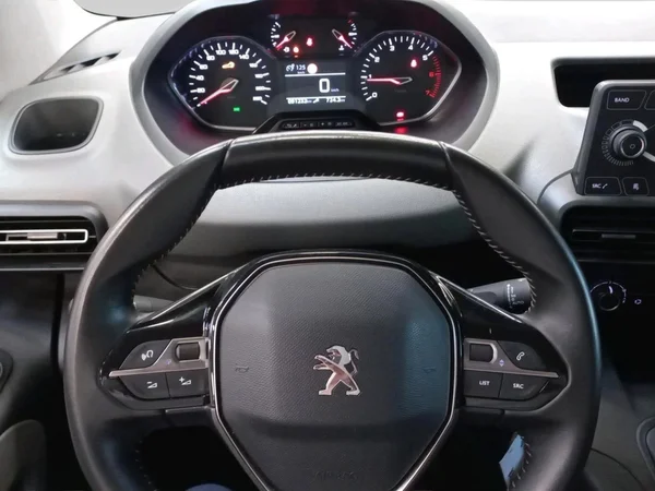 Peugeot Rifter (2021) — foto 2 van 18