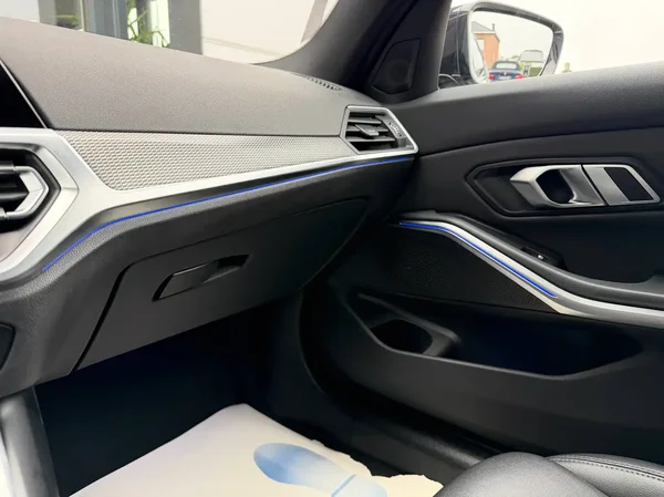 Bmw 318 (2022) — foto 6 van 27