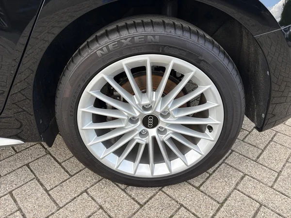 AUDI A3 Sportback (2023) — foto 16 van 24