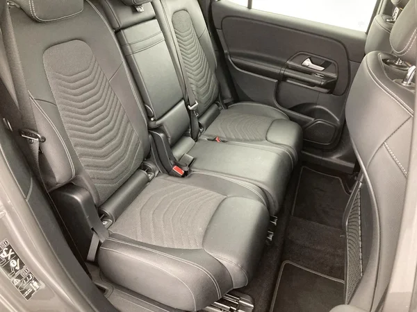 MERCEDES-BENZ GLB 180 (2022) — foto 22 van 36