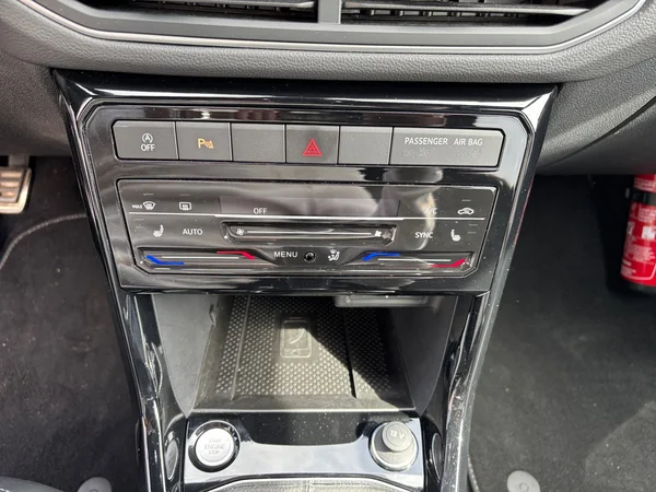 VOLKSWAGEN T-Cross (2024) — foto 8 van 22
