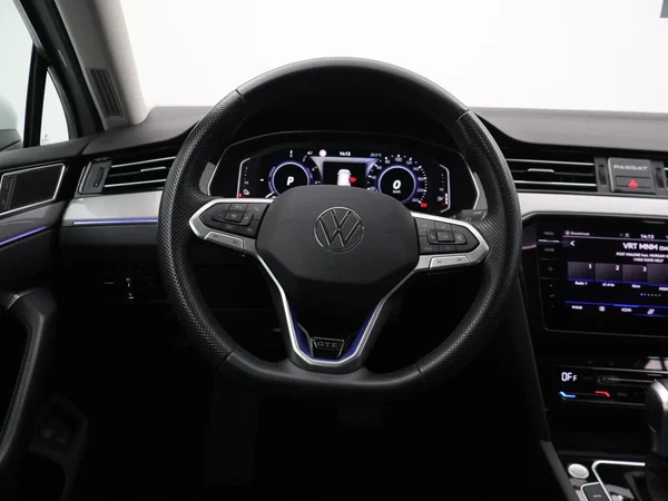 Volkswagen Passat (2022) — foto 4 van 30