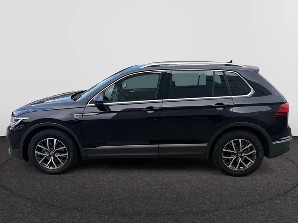 VOLKSWAGEN Tiguan Dsl (2022) — foto 12 van 21