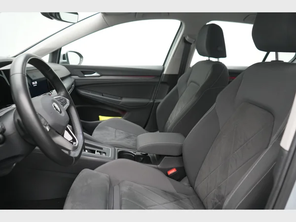 VOLKSWAGEN Golf VIII eHybrid (PHEV) (2021) — foto 22 van 32