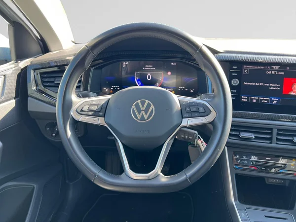 VOLKSWAGEN Polo (2023) — foto 16 van 18