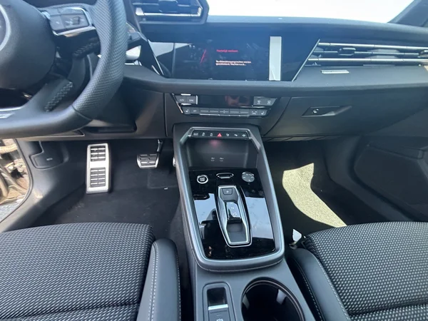 AUDI A3 Sedan (2025) — foto 2 van 24