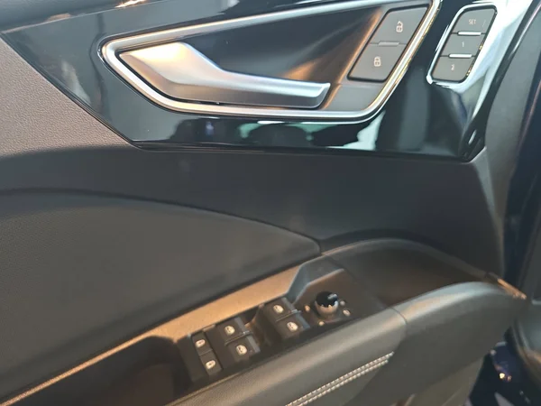 AUDI Q4 Sportback e-tron (2024) — foto 21 van 21