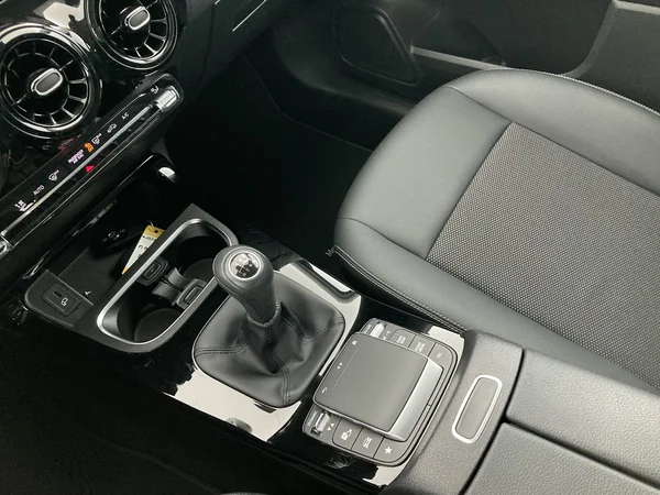 MERCEDES-BENZ B 180 (2020) — foto 24 van 36