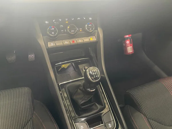 SKODA Karoq (2022) — foto 4 van 21