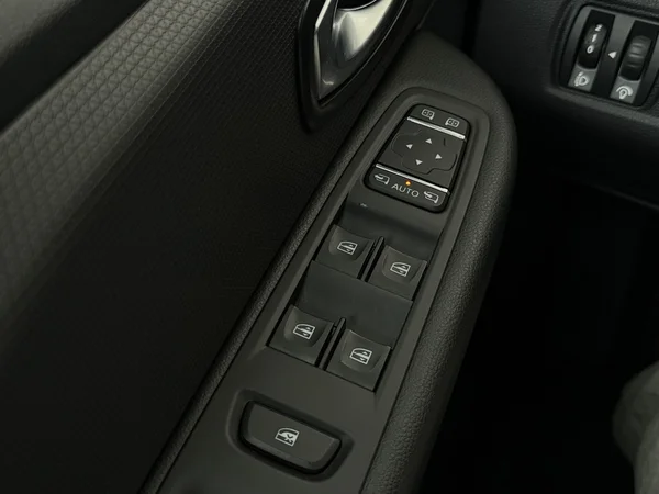 RENAULT Clio (2019) — foto 19 van 26