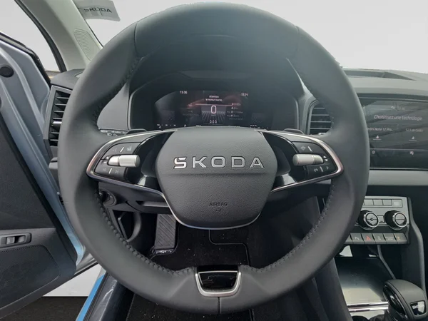 SKODA Karoq (2025) — foto 3 van 28