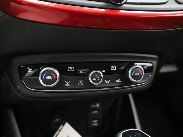Opel Crossland (2022) — foto 16 van 35