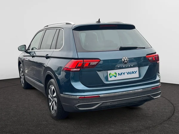 VOLKSWAGEN Tiguan (2023) — foto 10 van 17