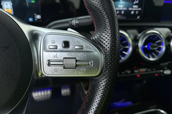 Mercedes-Benz A-Class (W177) (2021) — foto 7 van 22