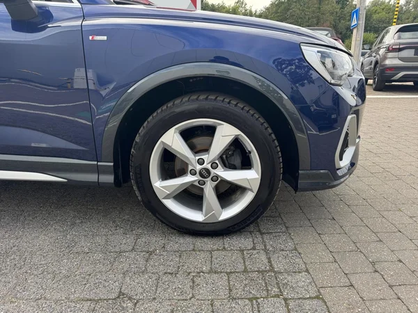 AUDI Q3 Sportback (2023) — foto 17 van 24