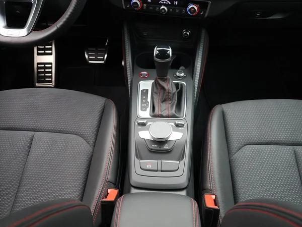 Audi SQ2 (2024) — foto 6 van 29