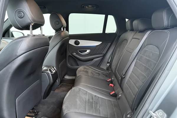 Mercedes-Benz EQC (2020) — foto 22 van 23