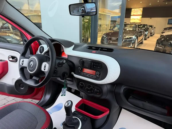 Renault Twingo (2015) — foto 18 van 18