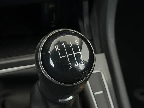 VOLKSWAGEN Golf (2018) — foto 4 van 26