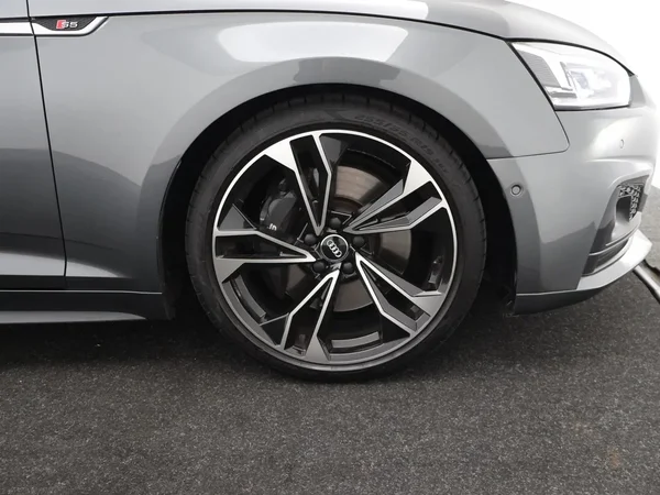 Audi S5 (2018) — foto 9 van 29