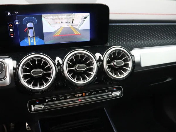 Mercedes-Benz EQB (2025) — foto 6 van 28