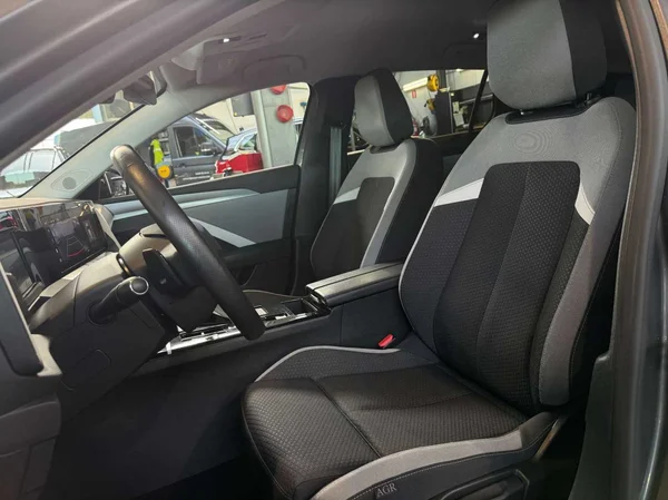 Opel Astra Sports Tourer (2024) — foto 13 van 16