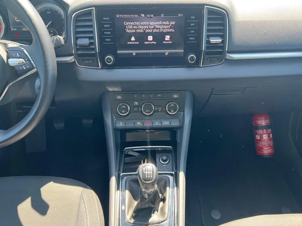 SKODA Karoq (2022) — foto 2 van 18