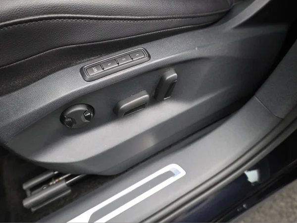 VOLKSWAGEN Tiguan (2019) — foto 7 van 22