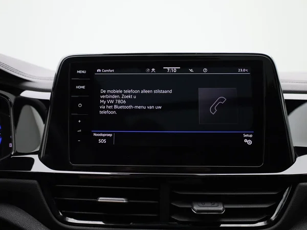 Volkswagen T-Roc (2023) — foto 18 van 48