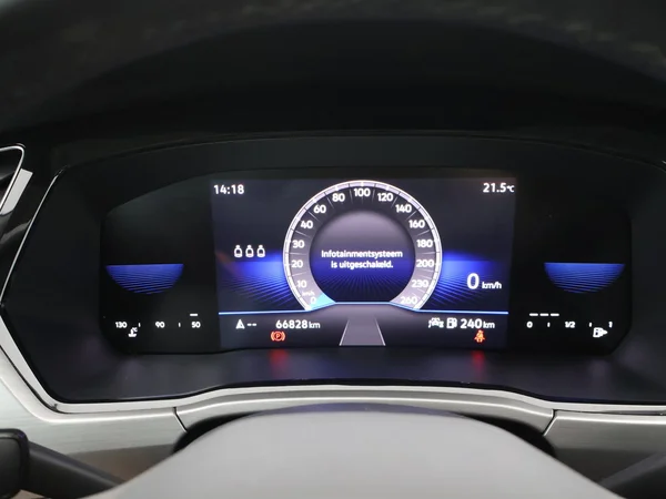 VOLKSWAGEN Touran (2023) — foto 5 van 25