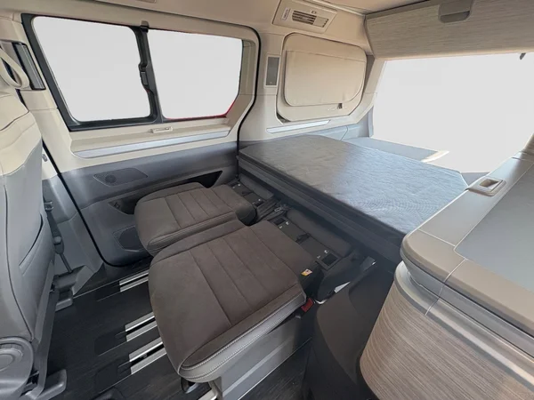 VOLKSWAGEN Multivan T7 Long (2025) — foto 2 van 23