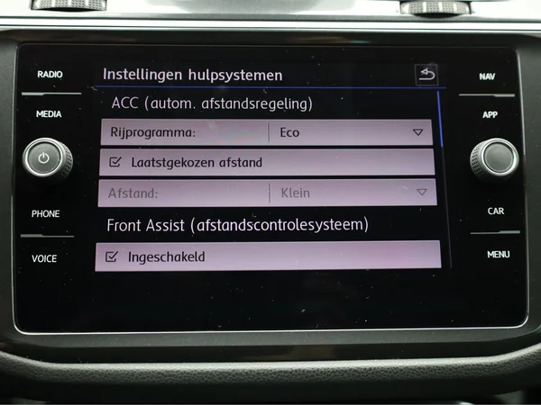 VOLKSWAGEN Tiguan (2017) — foto 13 van 22