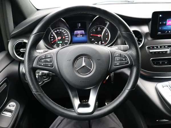 Mercedes-Benz V-Klasse (2022) — foto 6 van 34