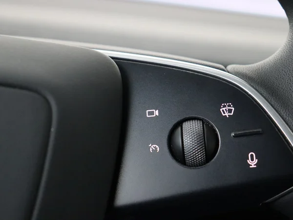 TESLA Model 3 (2024) — foto 16 van 28