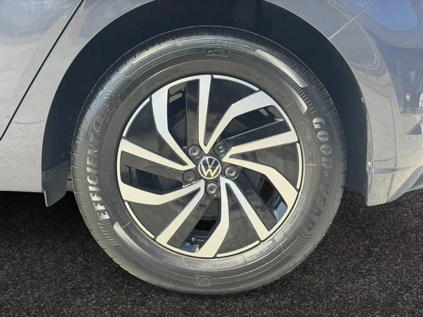 VOLKSWAGEN Polo (2023) — foto 16 van 21