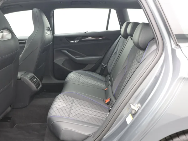 VOLKSWAGEN Passat SW (2024) — foto 10 van 21