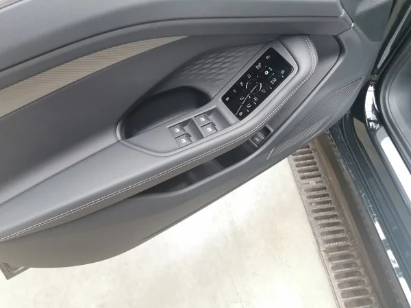 AUDI A6 e-hybrid (PHEV) (2025) — foto 3 van 16