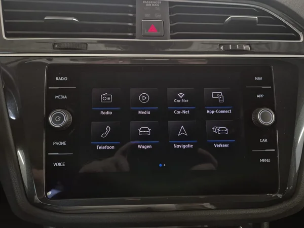 Volkswagen Tiguan (2018) — foto 10 van 23
