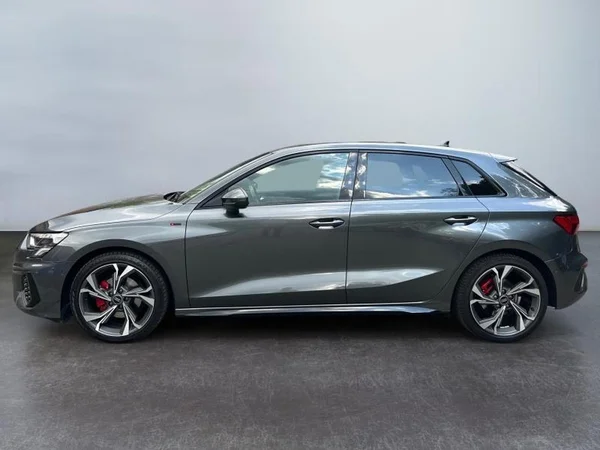 AUDI A3 Sportback (2023) — foto 33 van 34