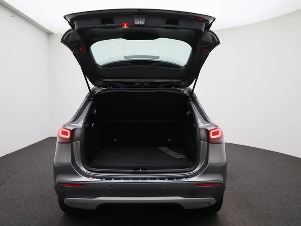Mercedes-Benz GLA (2022) — foto 3 van 41